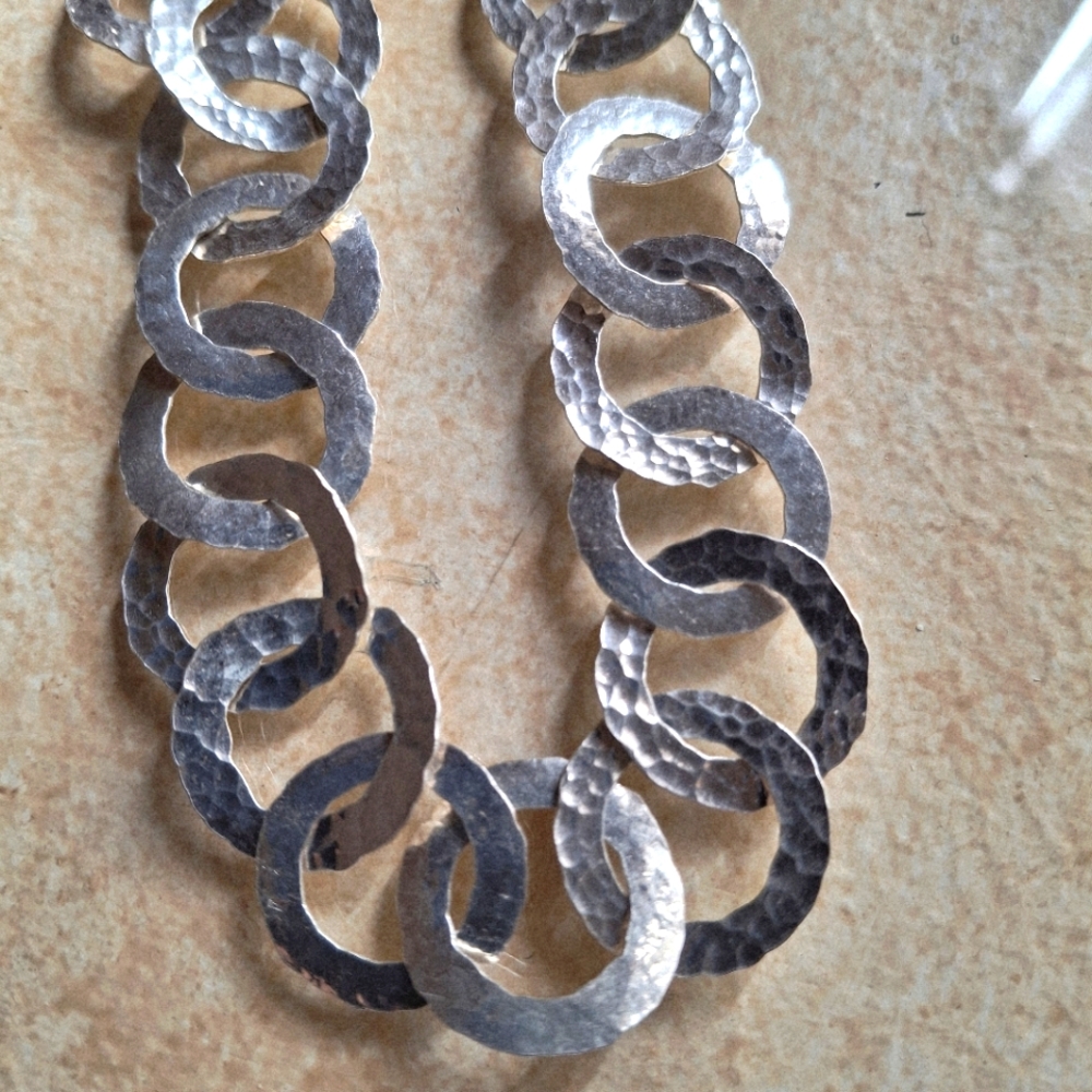 Elegant Hammered Interlocking Links Necklace In 9… - image 1